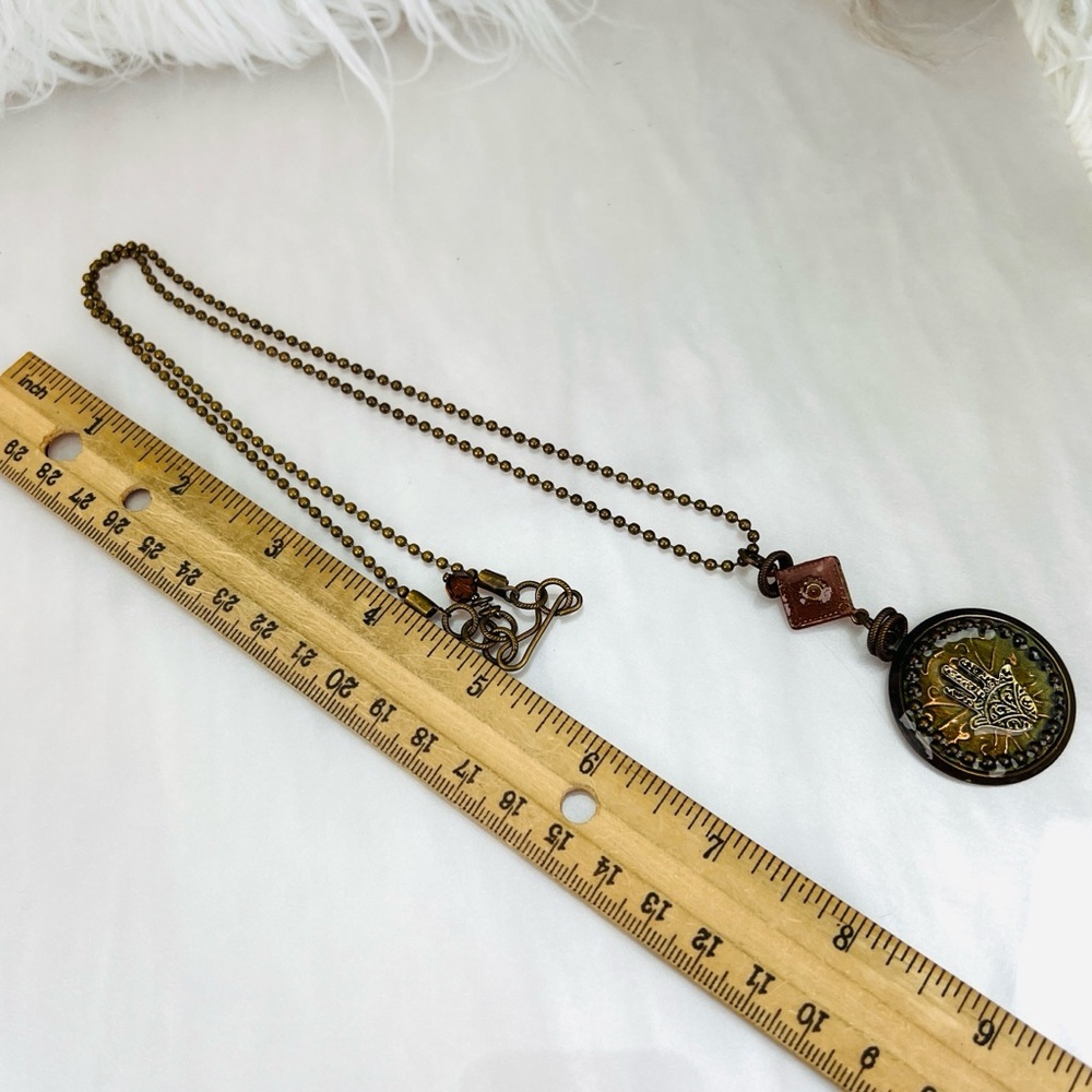 Gorgeous, bohemian chic, hand, zen pendant necklace - Picture 8 of 8